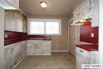 Kitchen w/ new tile floor