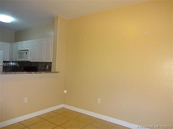 4th image of 2731 SE 17th Ave Unit 111