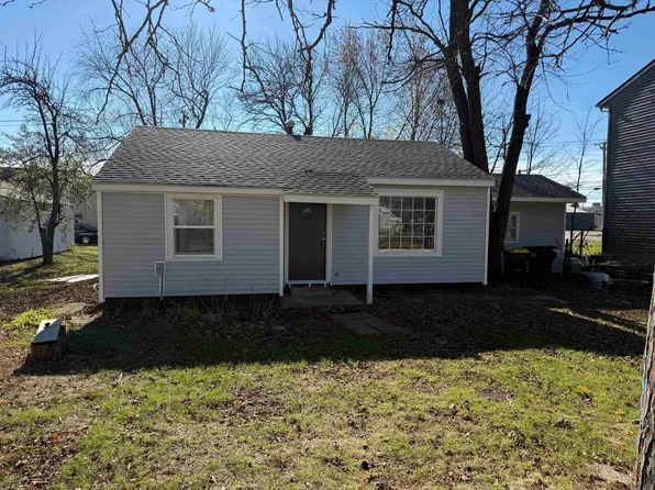 613 Anna Ave, Machesney Park, IL 61115