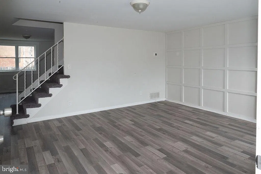 3 bed, 2.0 bath, 1152 sqft, $2,000 — Photo 2