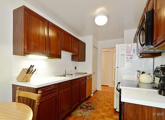 5th image of 901 Hinman Ave