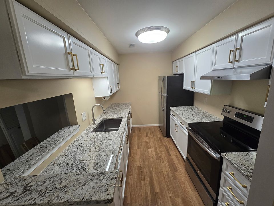 1st image of 1641 Carriage House Ter APT B