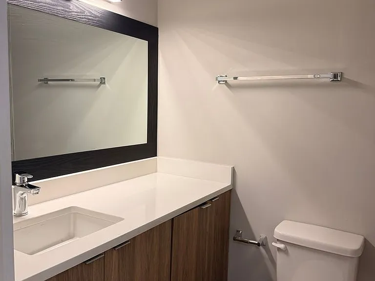 10 E Ontario Condos — Photo 37