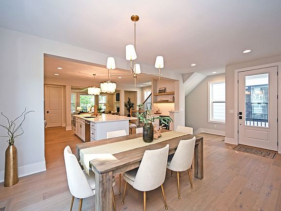3rd image of 3723 Drakewood Dr