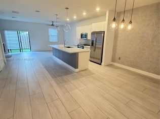 10407 NW 82nd St #4, Doral, FL 33178