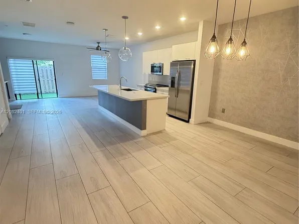 10407 NW 82nd St #4, Doral, FL 33178