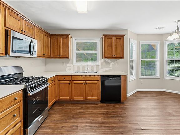 3rd image of 3815 Hawk Tail Dr