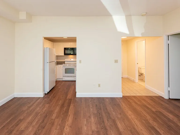 Lakewood Apartments — Photo 8