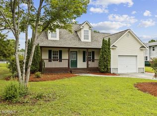 114 Lake Arthur Dr, Bogue, NC 28570