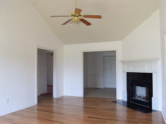 2nd image of 1830 Lucille Ln