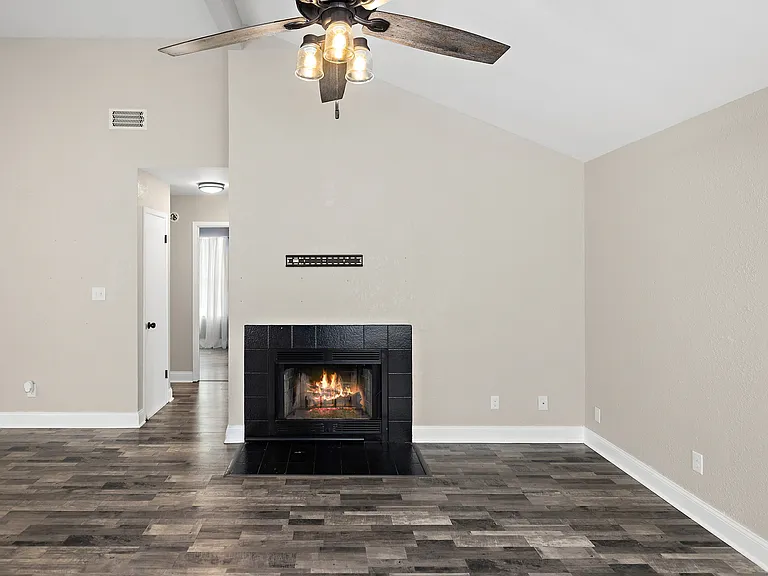 3045 Yorktown Cir — Photo 12