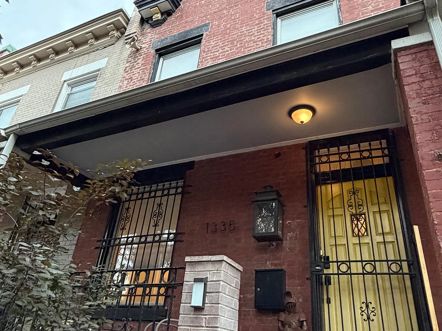 2 bed, 2.5 bath, 1200 sqft, $2,000 — Photo 2