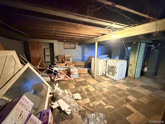 15th image of 16814 Lilac St