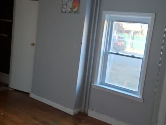 4th image of 74 William St #1