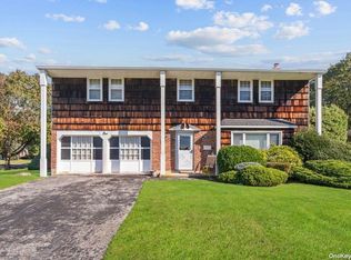 1 Seaver Ct, Smithtown, NY 11787