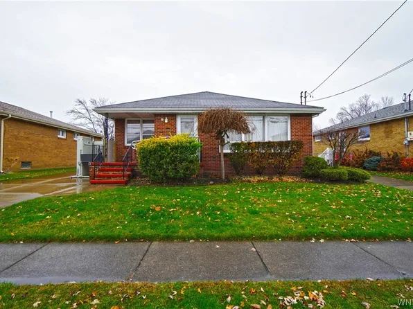 31 Bedford Ave, Lackawanna, NY 14218