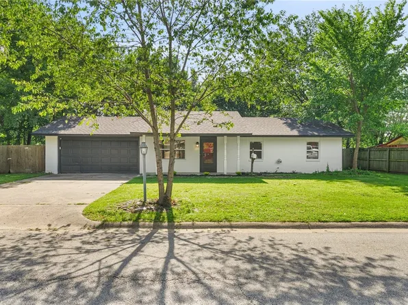 711 Hinshaw Dr, Springdale, AR 72762