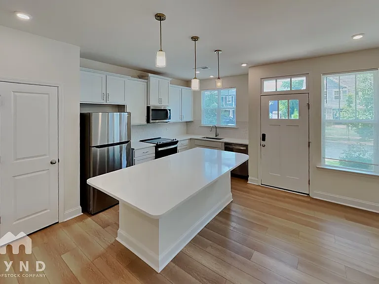 1546 Cedar Tree Dr — Photo 2