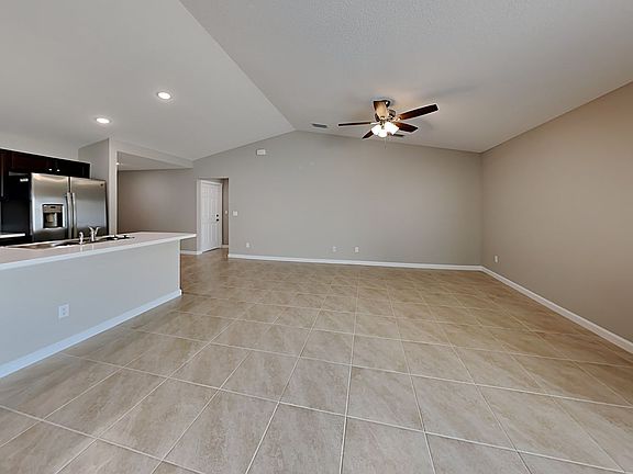 4th image of 1090 SW Janar Ave