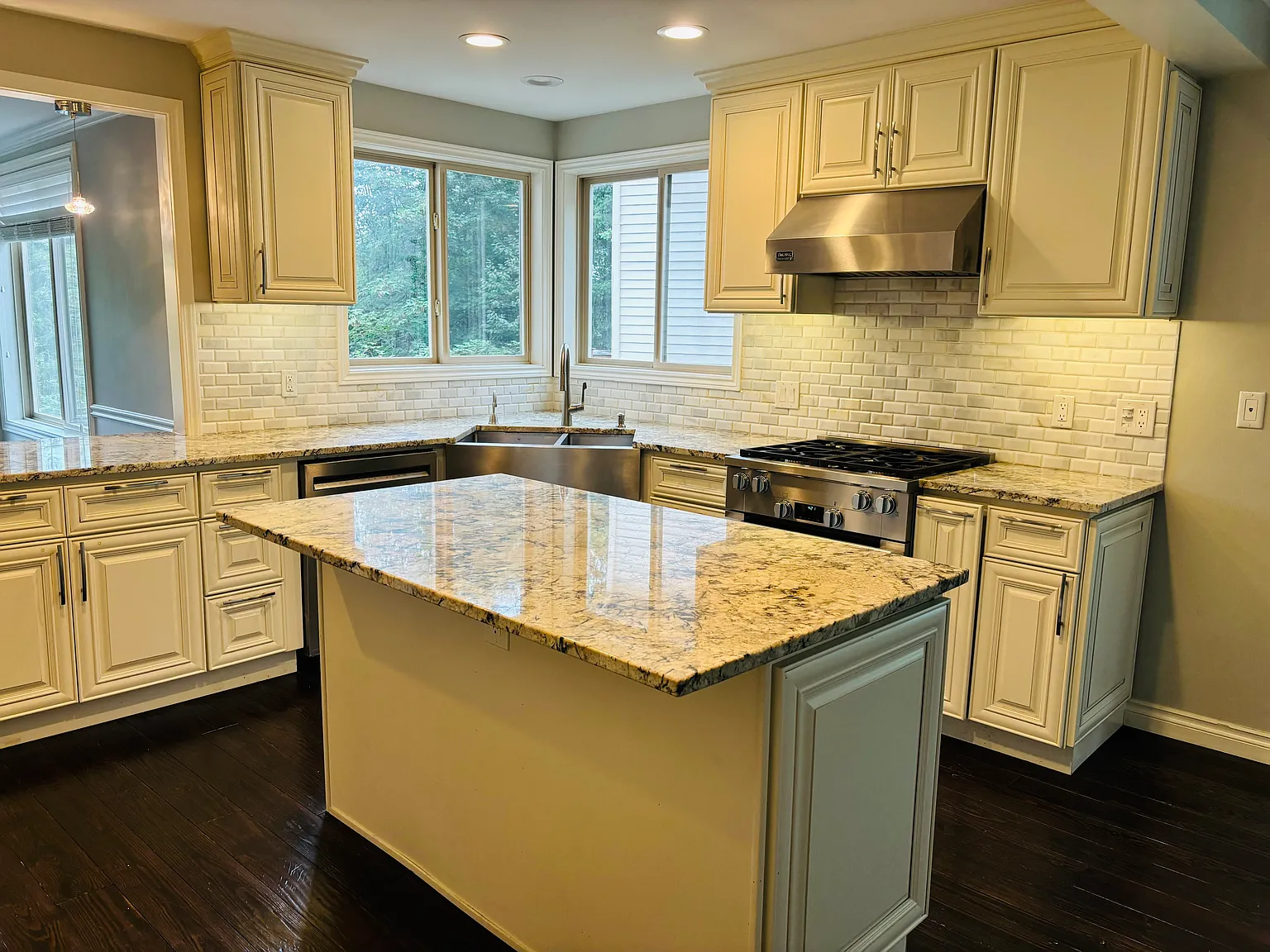 3 bed, 2.5 bath, 2270 sqft, $4,300 — Photo 4