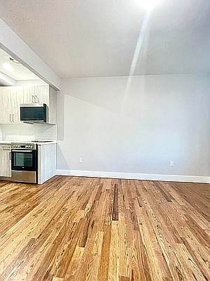 3rd image of 180 Underhill Ave #2B