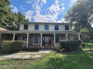 640 W Foothills Dr, Sugarloaf, PA 18249