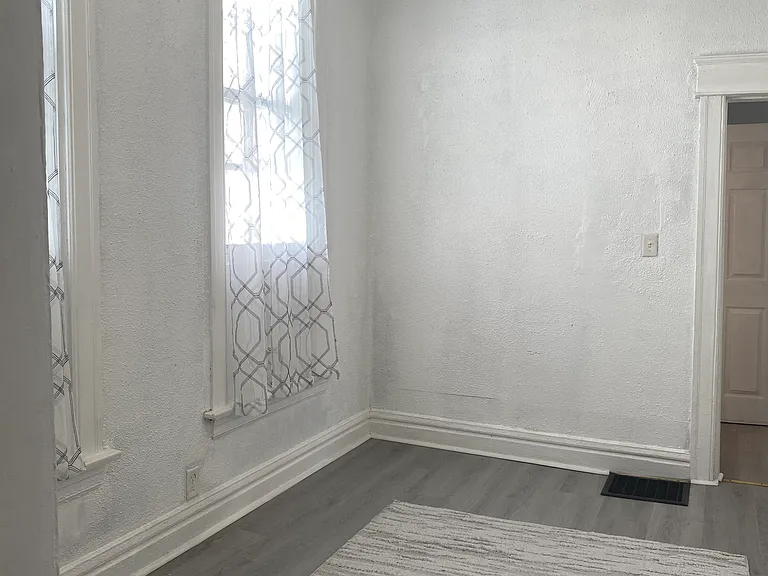 707 W Creighton Ave #1 — Photo 5