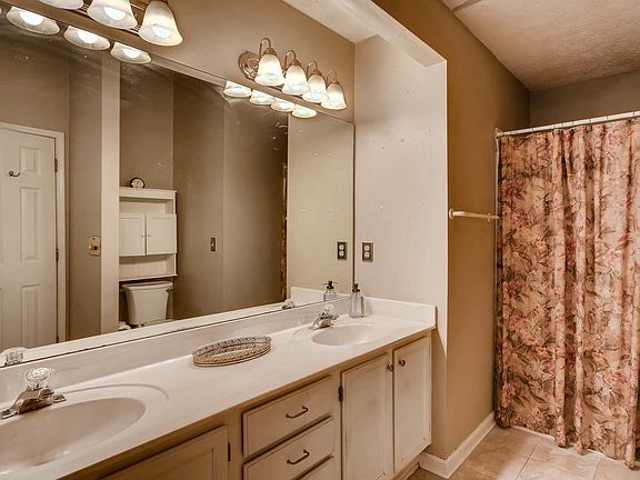 Dual vanities in master bath