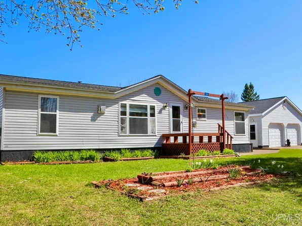 17250 3rd St, Atlantic Mine, MI 49905