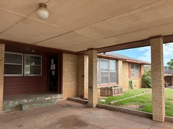 1117 Lee Ave, Clinton, OK 73601