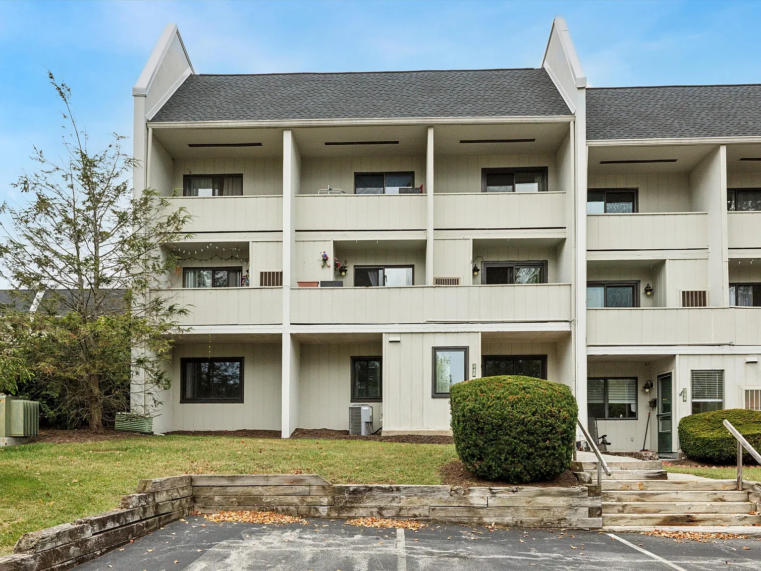 2 bed, 960 sqft, $1,950 — Photo 1