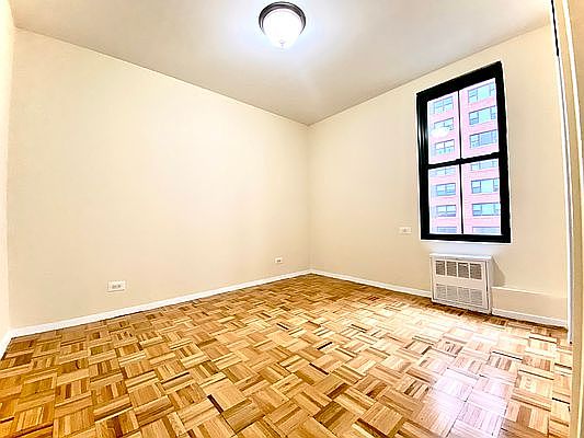 5th image of 510 E 79th St APT 5C