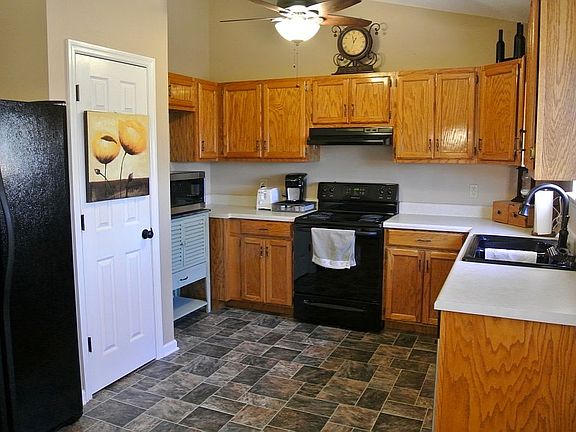 Bright & Cheery Kitchen