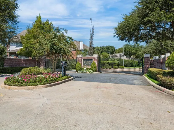 13910 Charlton Way Dr, Houston, TX 77077