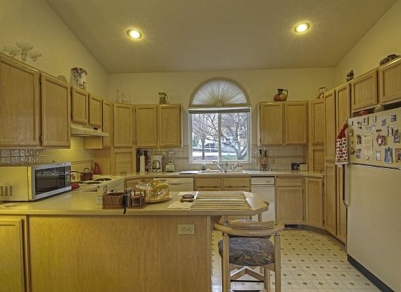 3rd image of 223 E Rockwood Blvd #3