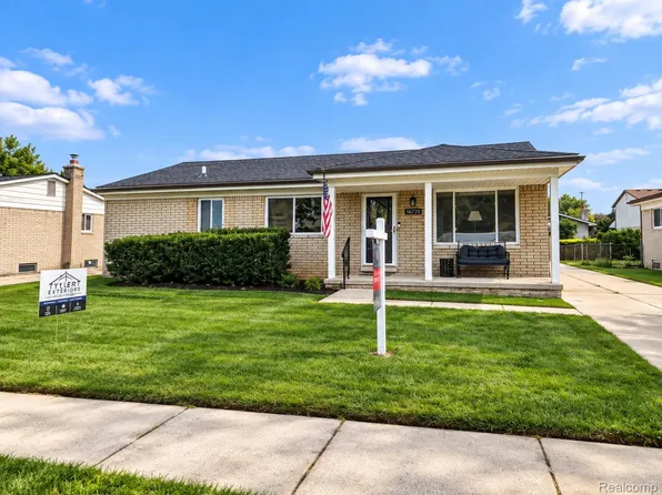 15270 Cambridge Dr, Fraser, MI 48026