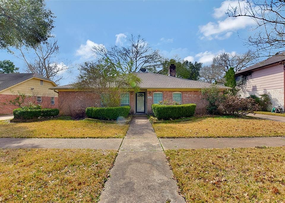 1st image of 15801 Singapore Ln