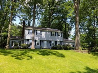 203 Tanglewood Ct, Franklin Lakes, NJ 07417