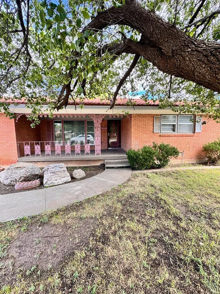 4 bed, 1868 sqft, $1,800 — Photo 2