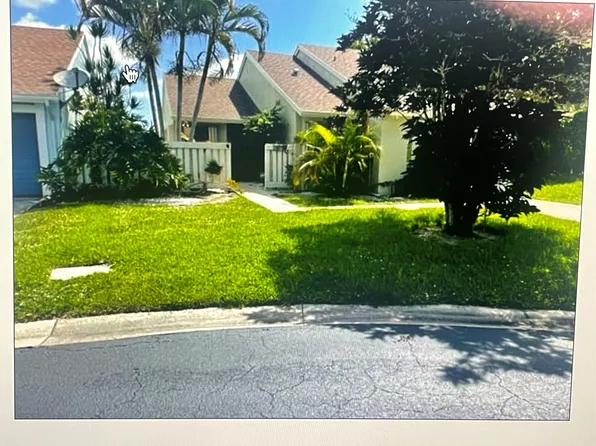 5675 Northpointe Ln, Boynton Beach, FL 33437