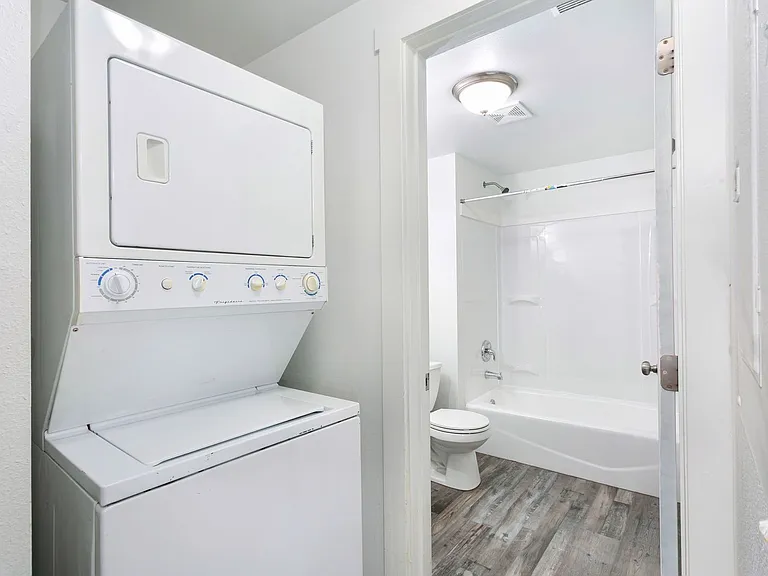 5240 S Tacoma Way — Photo 3
