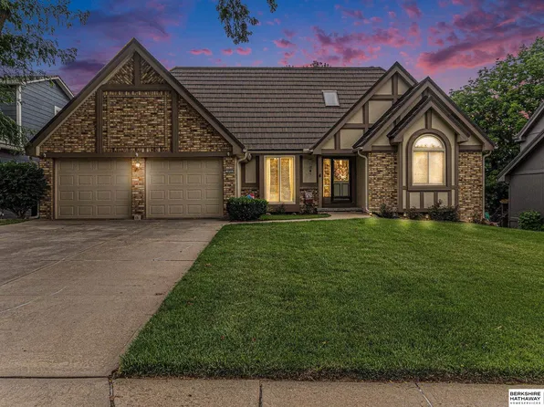 1654 S 152nd St, Omaha, NE 68144