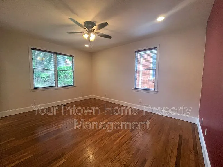 639 Somerset Ter NE — Photo 21