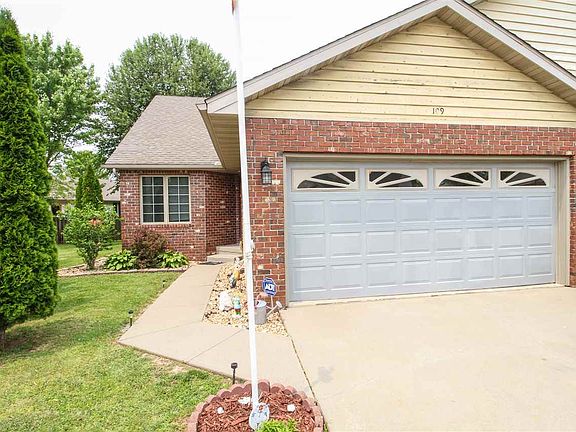 3rd image of 109 Oak Park Dr