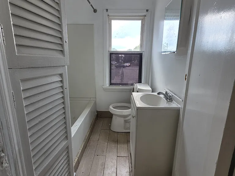414 Lisbon Ave #1 — Photo 11