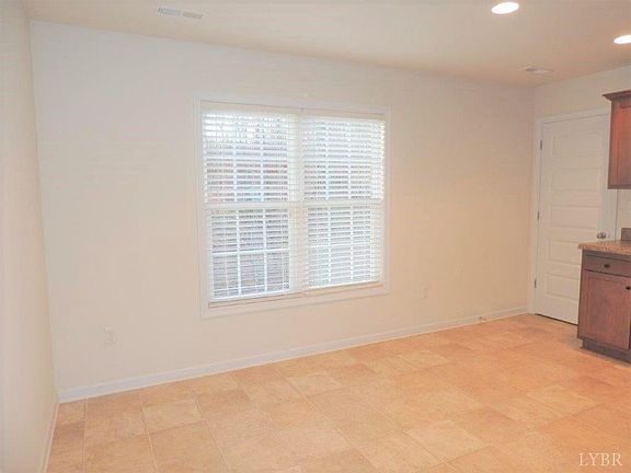 5th image of 110 Aaron Pl Unit 15
