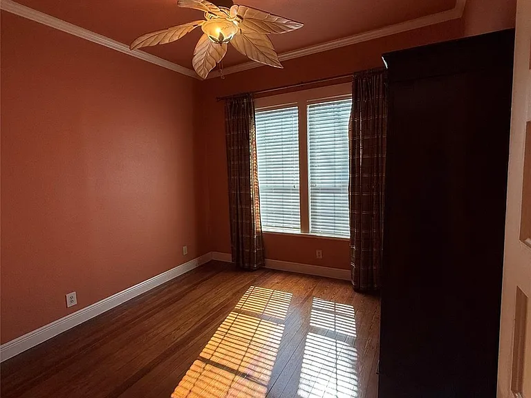406 Normandy St — Photo 8