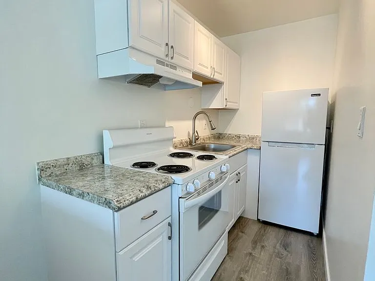 Village Vista Apartments — Photo 23