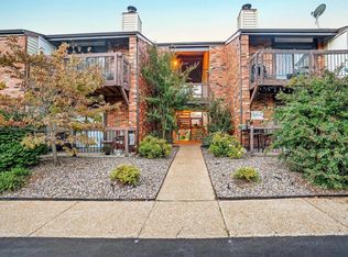 6844 Cottage Grove Ln APT D, Saint Louis, MO 63129