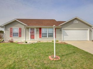 600 Bluestem Dr, Saint Joseph, IL 61873